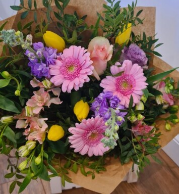 What better way to show your mum how much they mean to you than with this pretty, Country Garden Bouquet. Free local delivery. Wickford, Essex