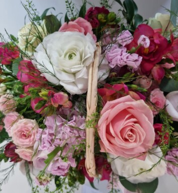 Basket Funeral Tribute, We understand the significance of the floral tribute for your loved one. Get in touch to discuss your requirements.