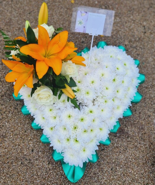 Full Hearts Funeral Tribute, We understand the significance of the floral tribute for your loved one. Get in touch to discuss your requirements.