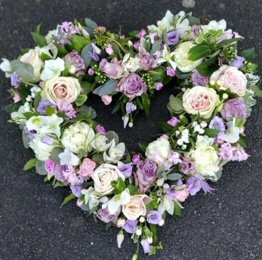 Open Hearts Funeral Tribute, We understand the significance of the floral tribute for your loved one. Get in touch to discuss your requirements.